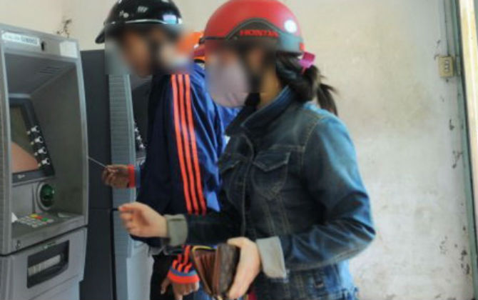 Cho mượn tên làm thẻ ATM, coi chừng gánh nợ
