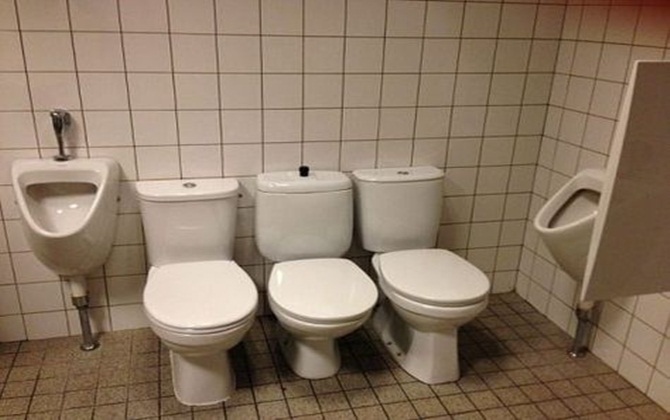 Những chủ nhà 'đãng trí' khi làm toilet