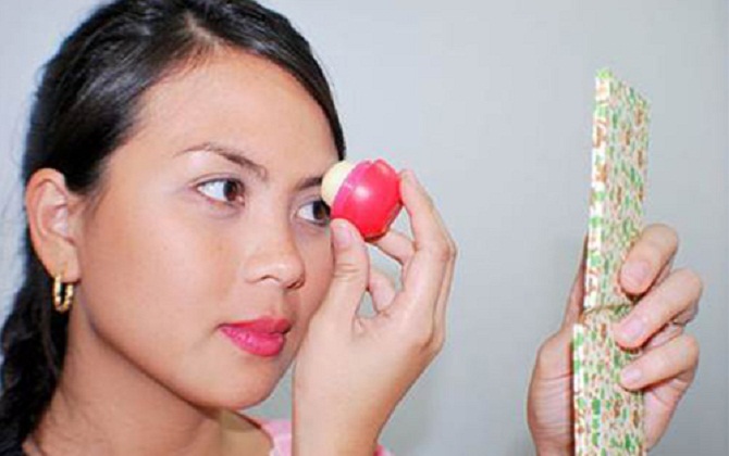 Không chỉ dưỡng môi loại son này còn có rất nhiều công dụng nữa