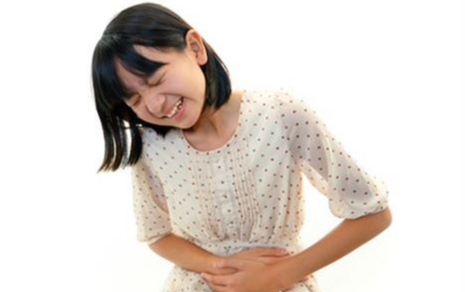 Mẹ tá hỏa khi biết con 11 tuổi có khối u ở buồng trứng bằng... quả bưởi