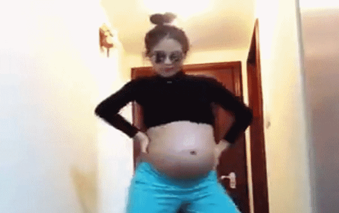 Hàn Quốc: Bụng bầu vượt mặt vẫn nhảy Gangnam Style cực sung