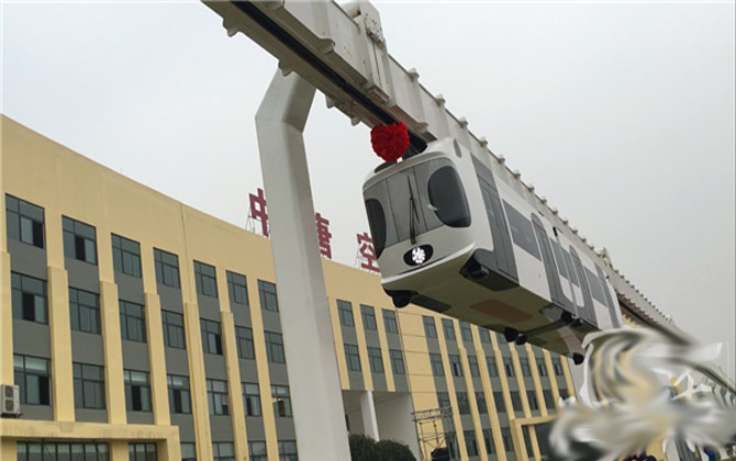 Tàu treo lơ lửng trên trời chạy 60km/h sắp đi vào hoạt động