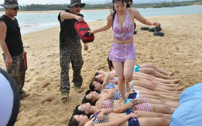 Khóa huấn luyện đẫm nước mắt của các nữ vệ sĩ