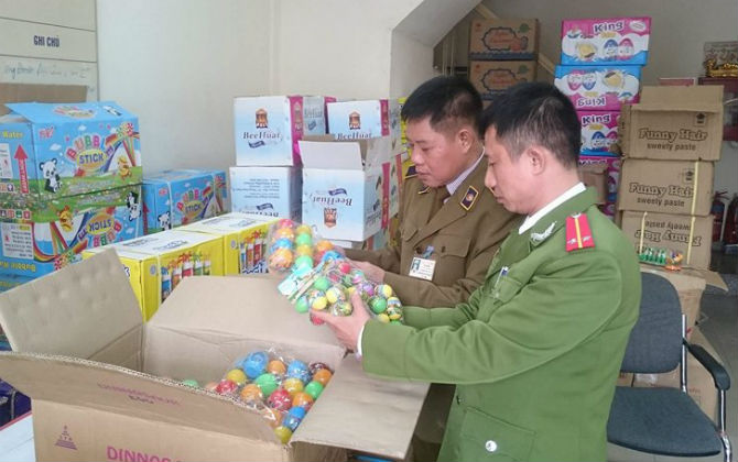 Phát hiện hơn 200 thùng bánh kẹo không rõ nguồn gốc xuất xứ 