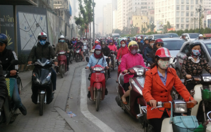 Ùn tắc nghiêm trọng tại lộ trình tuyến xe buýt nhanh sắp vận hành ở Hà Nội
