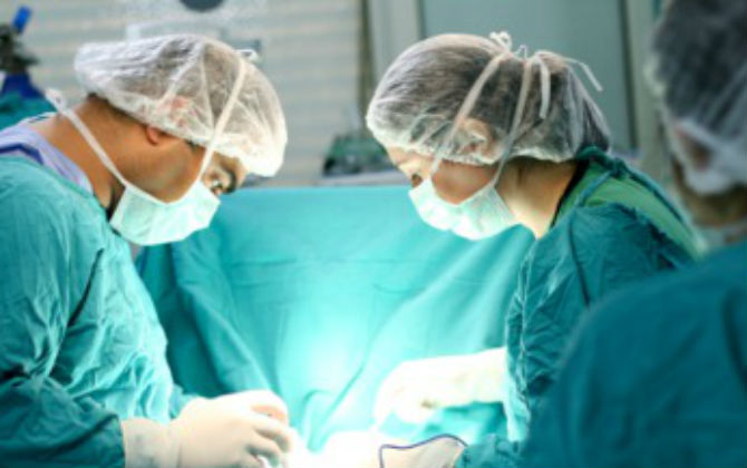 Cứu sống thành công một bé trai mắc bệnh có nguy cơ tử vong cao