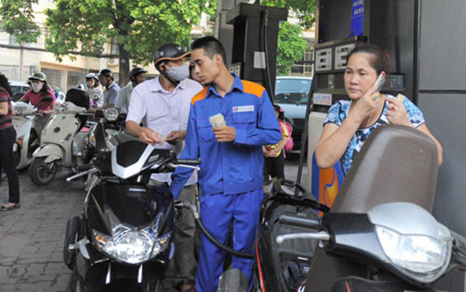 5 chiêu gian lận tinh vi tại cây xăng mà chị em cần cảnh giác để không bị "móc túi"