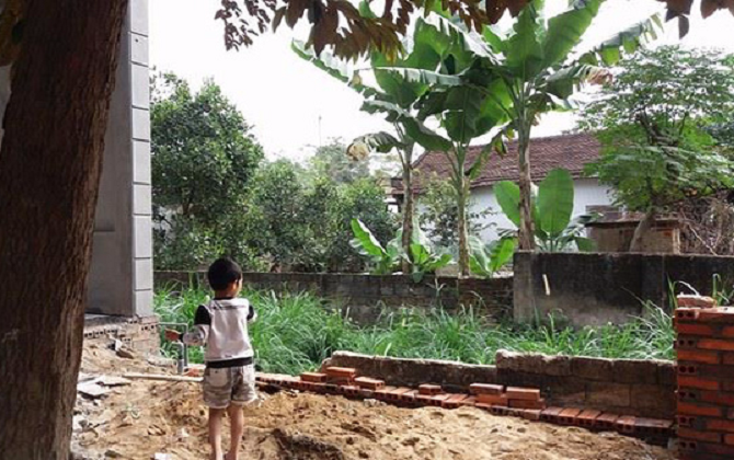 Thanh Hóa: 2 bé gái 8 tuổi tố cáo cụ ông 70 tuổi hàng xóm mua kẹo dụ dỗ để sờ soạng, dâm ô