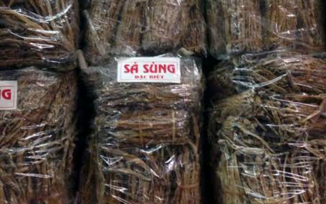 "Siêu" mỳ chính 5 triệu/kg chất đống đầy chợ Đồng Xuân