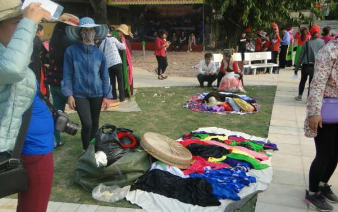 Hội Lim Bắc Ninh: Dịch vụ cho thuê, bán trang phục áo tứ thân, khăn xếp kiếm tiền triệu/ngày