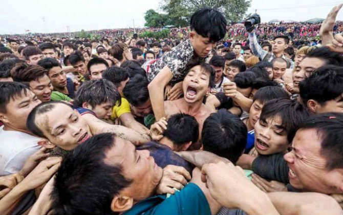 Tranh giành, cướp lộc đầu năm tại các lễ hội: Đừng làm tăng thêm THAM, SÂN, SI của con người!