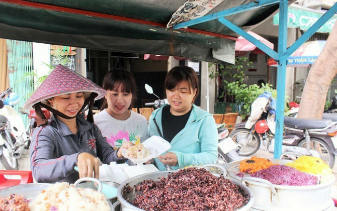 Chuyện về xe xôi đẩy hơn 20 năm với lời rao thân thuộc tại các con hẻm giữa Sài Gòn