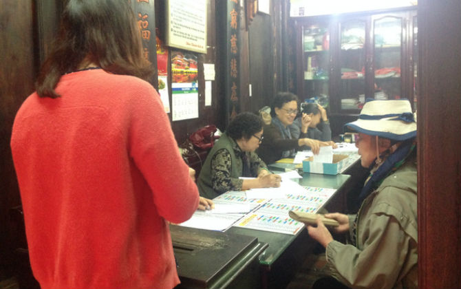 Có nên mất tiền triệu để “cúng sao, giải hạn”?
