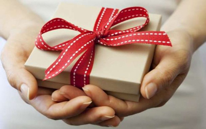 Là phụ nữ hiện đại, đừng đợi quà 8/3 từ đàn ông!