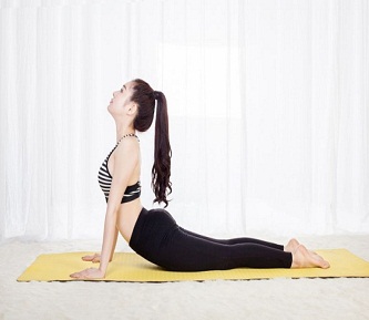 Thử ngay 5 động tác yoga để dứt đau đầu 'siêu tốc'