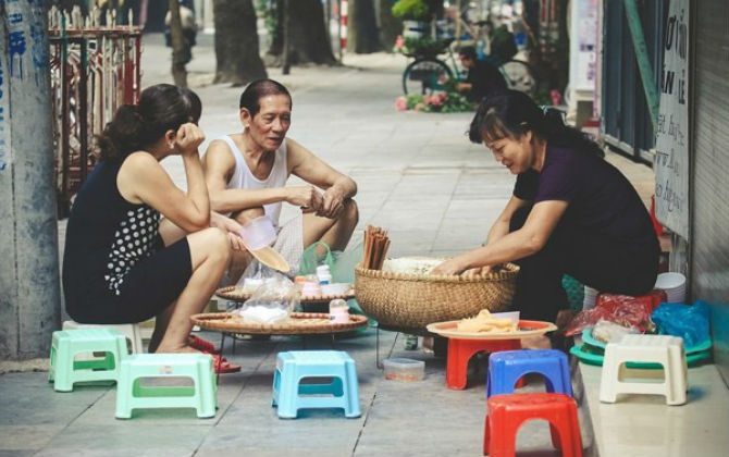 Ngày 10/3, HN ra quân đòi lại vỉa hè: Các chủ quán nháo nhác tìm chỗ bán mới, giới trẻ tiếc nuối gánh hàng rong