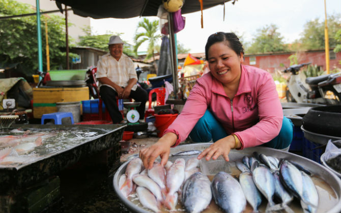 Cụ ông tự lấy đất mở chợ cho người bán hàng rong ở Sài Gòn