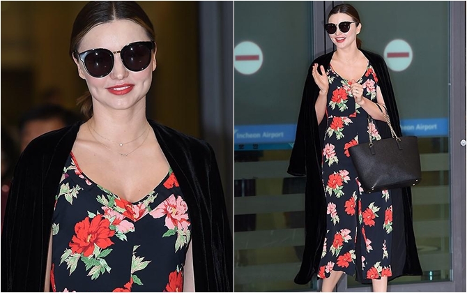 Miranda Kerr bỗng chốc 'hai lúa' với trang phục 'hoa hòe hoa sói'
