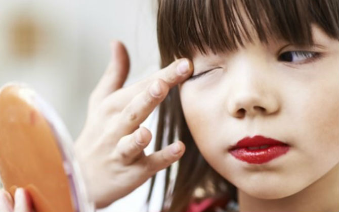 Bé 7 tuổi đã dậy thì, mẹ con 'gồng mình' tìm cách đối phó giữa nỗi lo bủa vây