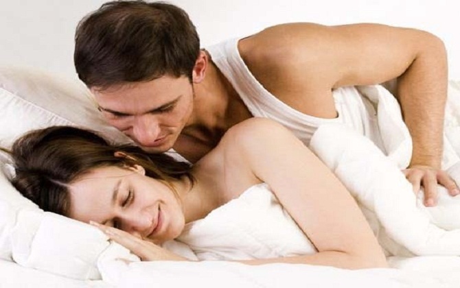 Đây là nguyên nhân sâu xa khiến nhiều lần thức dậy giữa đêm, bạn bắt gặp chồng đang hì hụi...
