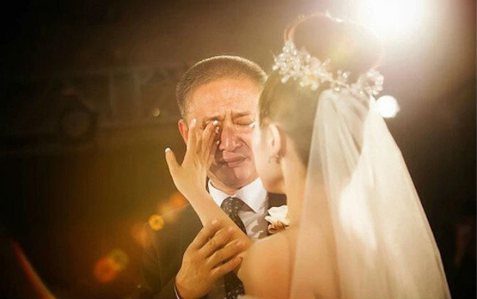 "Con gái rồi cũng đến lúc phải về nhà chồng, bố mẹ có muốn cũng không thể giữ con ở mãi bên cạnh được!"