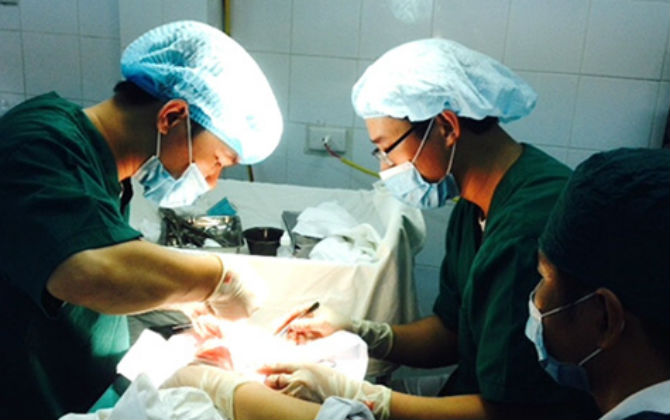 Thót tim những tình huống 'ngàn cân treo sợi tóc' nối chi bị đứt lìa cứu bệnh nhân