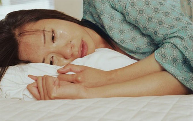 'Mày lấy tiền người khác à, con vợ nhà quê?'