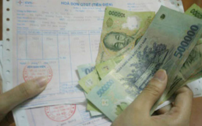 Mới nắng nóng đầu hè, bà nội trợ kêu trời vì hóa đơn tiền điện 2-3 triệu/tháng