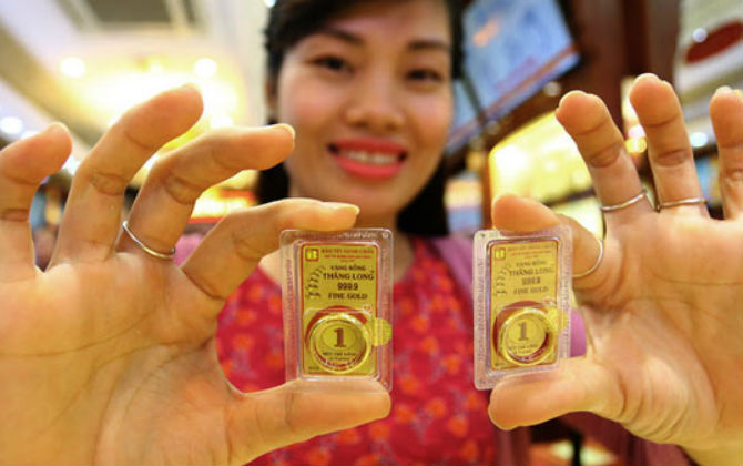 Giá vàng hôm nay 5/5: Tiếp tục lao dốc, xuyên thủng đáy