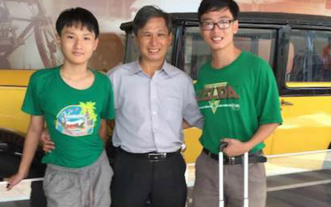 Tâm sự của người bố quyết định cho 2 con trai dừng học ở trường để học tại nhà