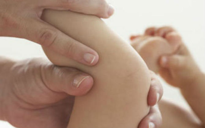 Muốn con tăng chiều cao nhanh hơn, bố mẹ cứ học cách massage này đảm bảo hiêu quả ngay