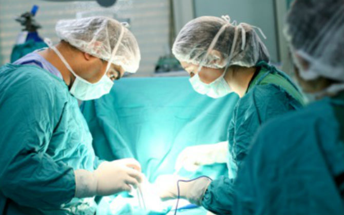 Nghĩ béo bụng do ngồi nhiều, cô gái 20 tuổi tá hỏa khi phát hiện thứ này trong ổ bụng