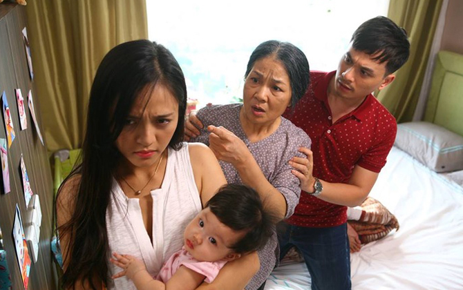 'Sống chung với mẹ chồng': Trầm cảm sau sinh, Trang lao tới bóp cổ mẹ chồng
