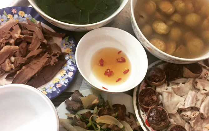 Trưa nào vợ đi làm về cũng được ăn cơm trưa chồng nấu nức lòng dân mạng