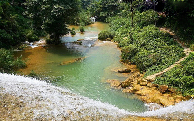 Khám phá ngọn thác đang 'sốt rần rần' ngay gần Hà Nội