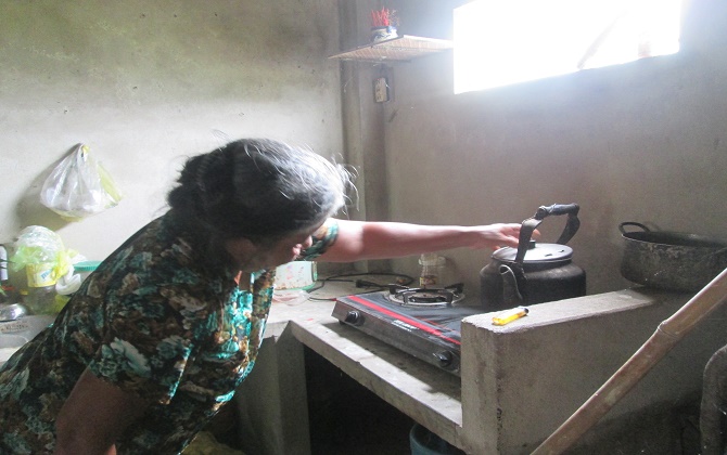 'Từ ngày con gái mất, tôi cũng chẳng thiết tha gì đến quét dọn nhà cửa'