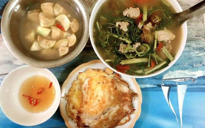 Những bữa ăn gia đình 30.000 đồng đang rầm rộ dân mạng: Sống  như vậy khác gì… 'SỐNG MÒN'