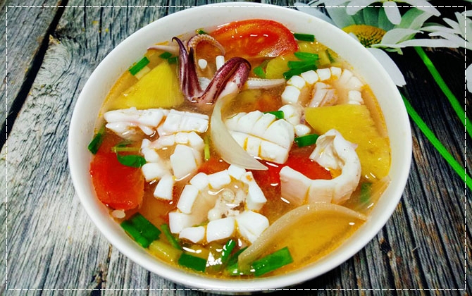 Canh mực nấu chua, món canh ngon ngày hè không nên bỏ qua