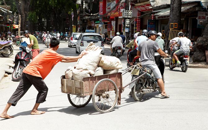 Cho thứ này vào nước uống ngày nắng 40 độ C không lo bị sốc nhiệt khi đi ngoài trời