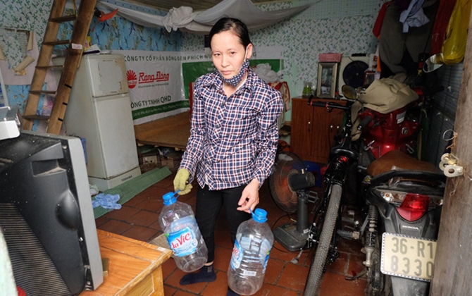 Bi hài cảnh mất nước sạch ngày Hà Nội nóng đỉnh điểm: Cả nhà 4 người chờ đủ 4 lần đi vệ sinh mới dám xả nước