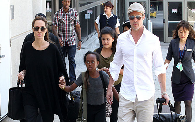 Brad Pitt và Angelina Jolie quyết định tạm ngừng nghiệp diễn để ở bên các con