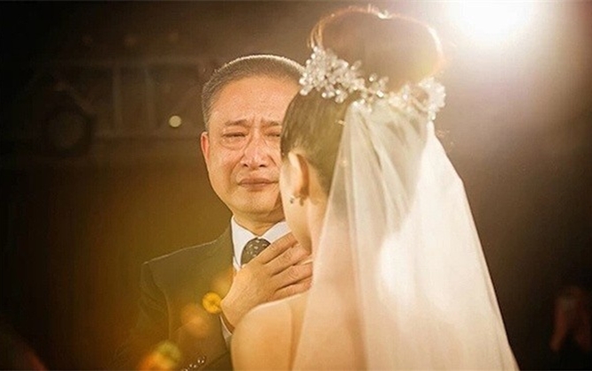 'Nhà ông bà có con dâu như con gái tôi chẳng khác nào có được cục vàng'