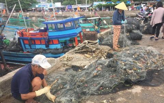 Hiu hắt những mảnh đời giũ lưới, oằn mình kiếm 80 nghìn qua ngày trên đảo Nam Du