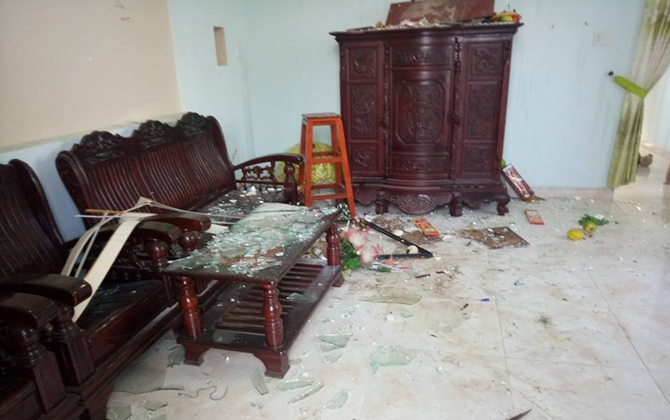 Xin tiền mẹ không được, nam thanh niên 19 tuổi đập đồ, phá nát bàn thờ