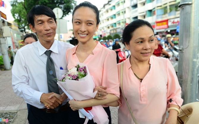 Mẹ hoa hậu Phương Nga: 'Không mong gì hơn là được đón con về nhà'