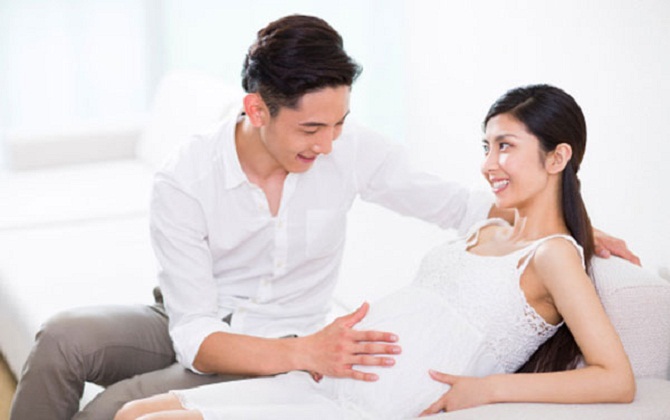 VỢ BẦU cứ thế này thì chồng mãi mê đắm chẳng thèm tòm tem