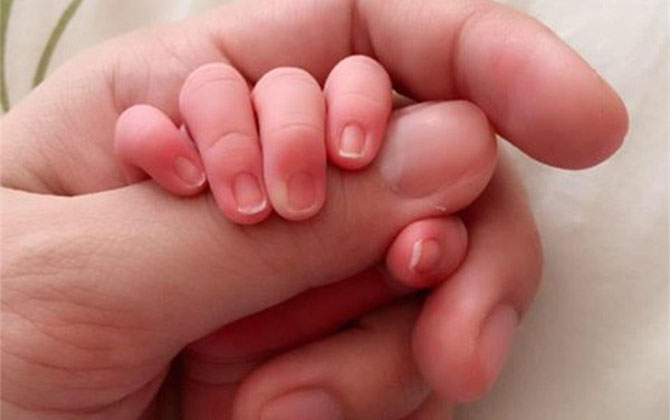 Cái kết viên mãn của người phụ nữ 12 năm chạy chữa vô sinh tiền bạc chất thành núi, ly thân để tự giải thoát