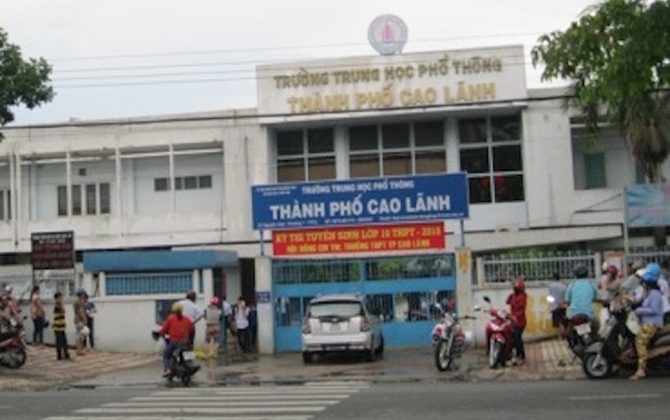 Làm lộ đề thi để trả ơn, thầy giáo bị buộc thôi việc, đền bù gần 87 triệu đồng