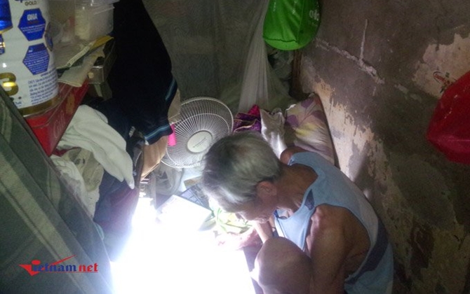 Nhà hơn 2m2, bố con phải nằm nghiêng khi ngủ giữa phố cổ Hà Nội