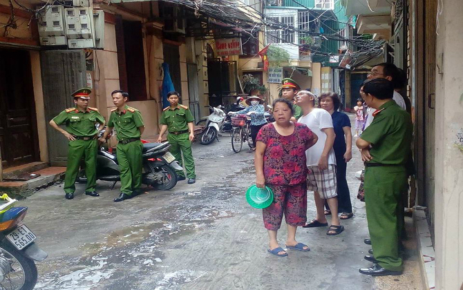 Vụ 2 mẹ con chết cháy ở phố Vọng: 'Con gái thương mẹ nên chắc không nỡ chạy ra ngoài thoát thân trước'